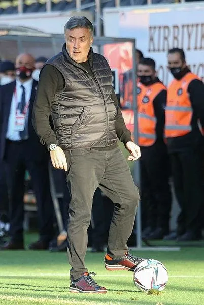 ispanyol-hocanin-performansi-baskan-burak-elmasin-sabrini-tasirdi-kayseri-sonu-olabilir-1644358339398.jpeg İspanyol hocanın performansı Başkan Burak Elmas'ın sabrını taşırdı! Kayseri sonu olabilir-3