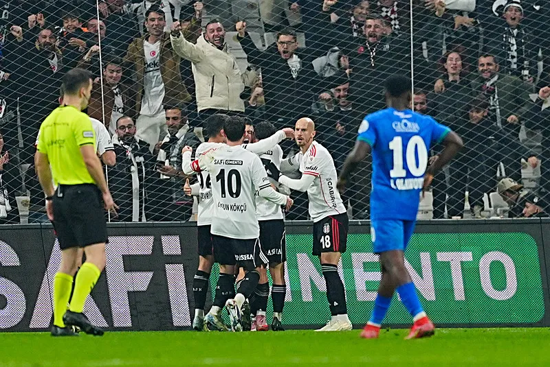 Beşiktaş'ın yıldızına Rizespor maçı sonrası olay sözler! "Banka soyguncusu gibi" - 4