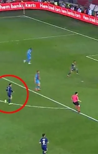 Fenerbahçe kaptanı Ozan Tufan taraftarı çıldırttı! Mahalle takımında bile...