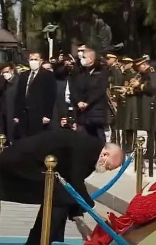 Başkan Erdoğan Atatürk Anıtı'na çelenk bıraktı! Dikkat çeken anlar