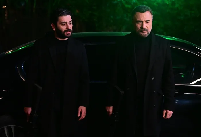 ben-bu-cihana-sigmazam-50-bolum-2-fragmani-heyecani-doruklara-cikardi-cezayiri-oldur-bu-hikaye-bitsin-1702900715142.jpg Ben Bu Cihana Sığmazam 50. bölüm 2. fragmanı heyecanı doruklara çıkardı: "Cezayir'i öldür, bu hikaye bitsin!"-4