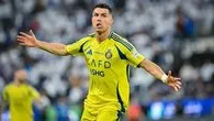 Cristiano Ronaldo imzayı atıyor