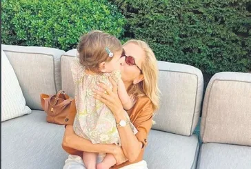 Torununu paylaştı!