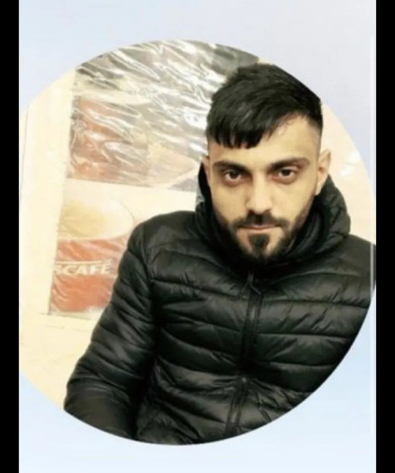 baba-degil-yaratik-bosanma-asamasindaki-esini-arayip-cocugunun-bogazina-bicak-dayadi-minik-yavru-devlet-koruma-1731958970761.jpeg Boşanma aşamasındaki eşini arayıp çocuğunun boğazına bıçak dayadı (Takvim.com.tr ekran görüntüsü)