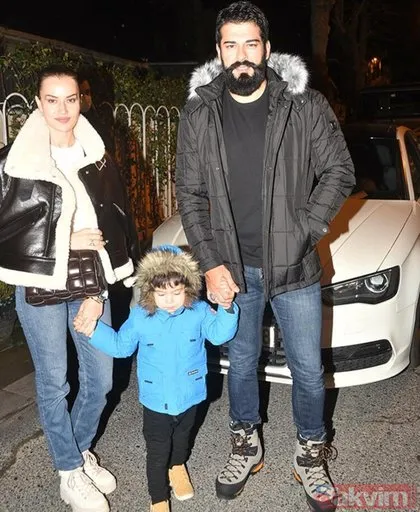 Burak Özçivit eşi Fahriye Evcen ve oğlu Karan ile yemekte! Kameraları görünce mikrofonu eline alan Karan ünlü olmayı şimdiden sevdi
