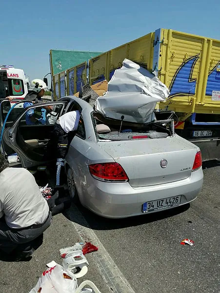 Bursa'da dehşete düşüren kaza: 4 kişi yaralandı-2