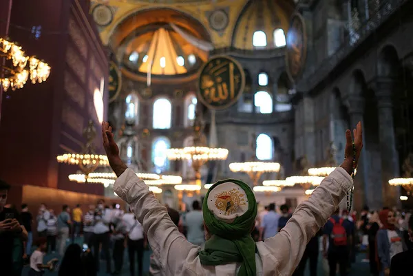 ayasofya-camiinde-7-yildir-bulunan-dev-iskele-sokulmeye-baslandi-1604920693608.jpg Ayasofya Camii'nde 17 yıldır bulunan dev iskele sökülmeye başlandı-5