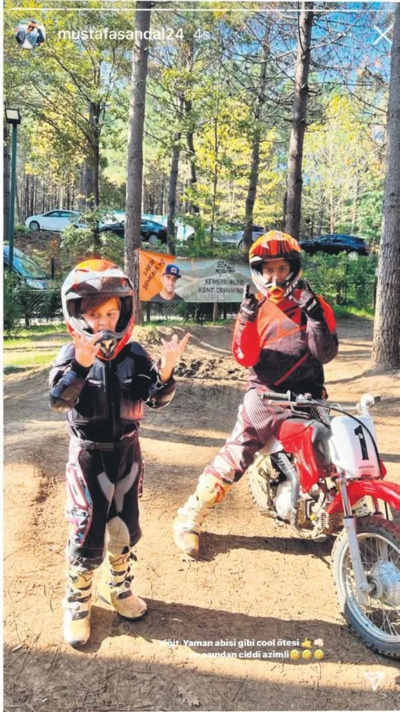 mustafa-sandal-ve-melis-sutsurup-1635196835237.jpeg