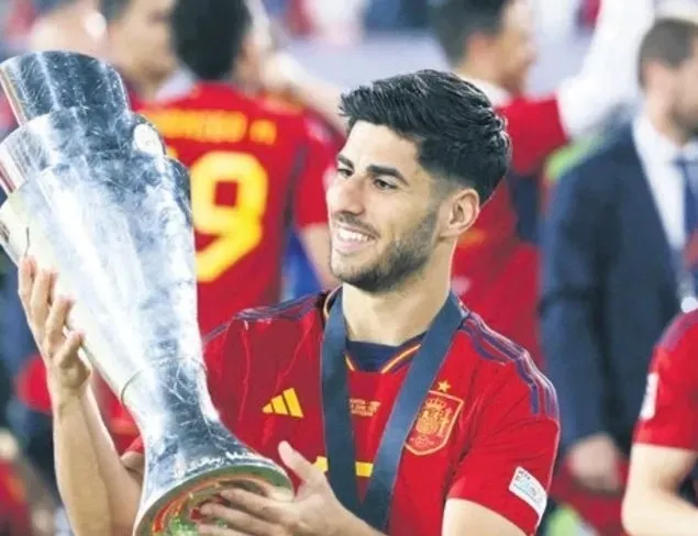 Asensio el yakıyor