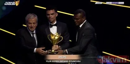 ’Futbolun Süperleri’ ödüllerini aldı!