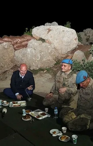 Başkan Erdoğan askerlerin bayramını kutladı: Gözlerinizden öpüyorum