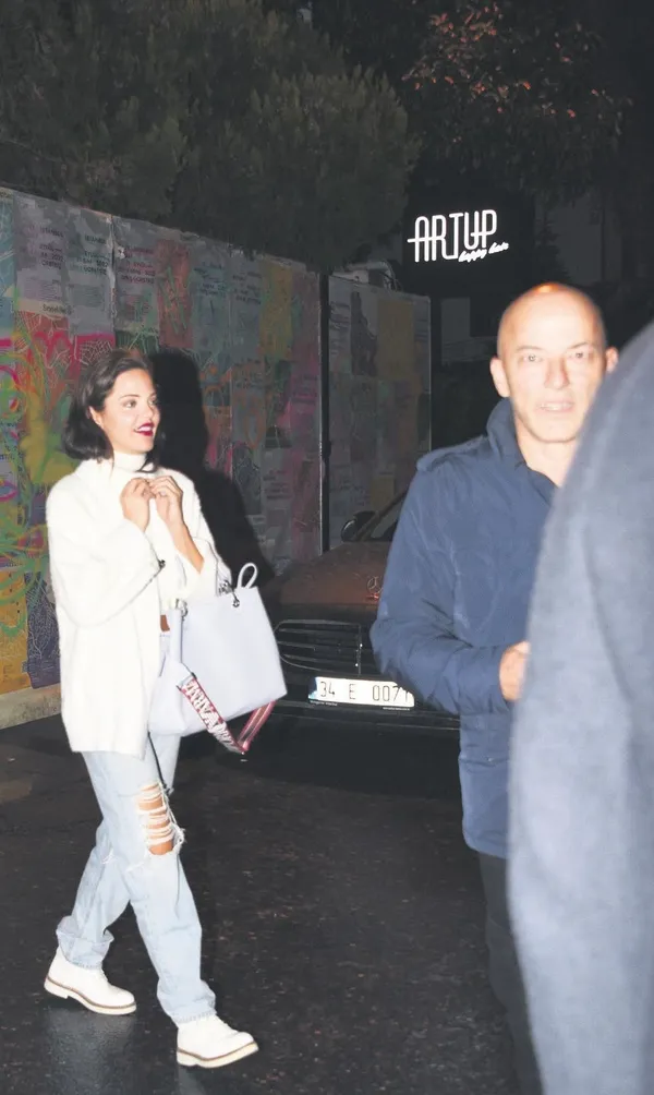 Köşe kapmaca! Metin Hara ile ayrılan Hilal Altınbilek yeni sevgilisi ile gazetecilere gözükmemek için ecel terleri döktü-2