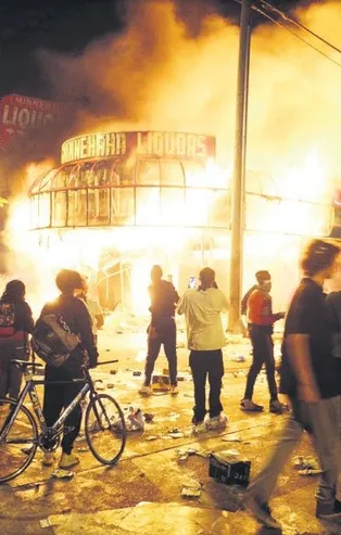 George Floyd'un polis tarafından acımasızca katledilmesinin ardından ABD alev alev!