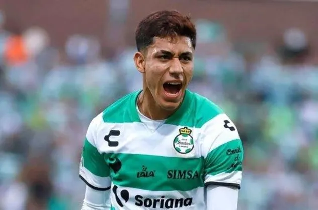 Galatasaray Meksikalı sol bek Campos için pazarlıklarını sürdürüyor