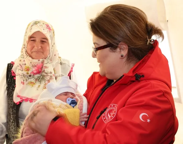 1677775828906.jpg Millet çocuklarını bağrına bastı! 347 binin üzerinde koruyucu aile talebi-8
