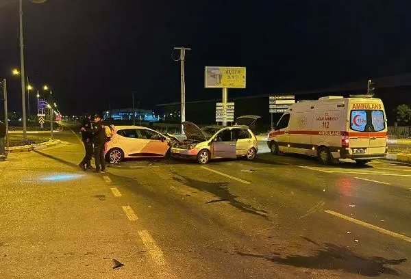 Sivas'ta otomobiller çarpıştı: Ölü ve yaralılar var-2