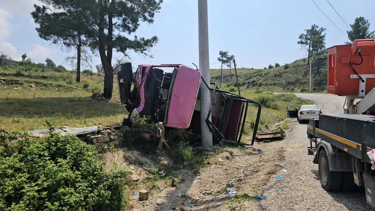 Son dakika: Antalya'da safari araçları çarpıştı: 16 yaralı