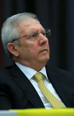 Fenerbahçe'de 8 isim ile yollar ayrılıyor