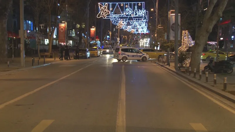İstanbul'da iş makinesi doğal gaz borusunu patlattı - 4
