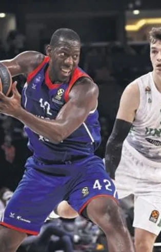 Efes güldü, Fenerbahçe üzdü