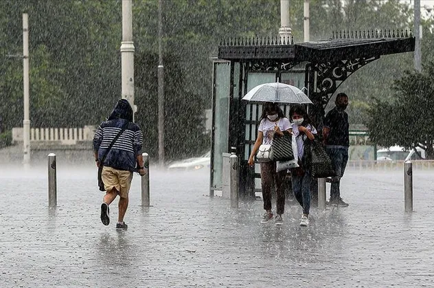HAVA DURUMU | Meteorolojiden İstanbul için gök gürültülü sağanak uyarısı! Cuma ve Cumartesi gününe dikkat