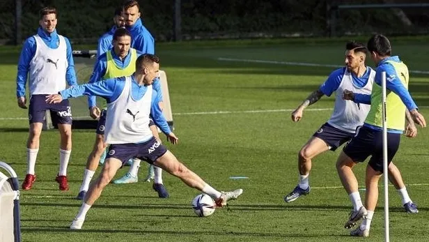 fenerbahce-shakhtar-donetsk-canli-mac-izle-fb-shakhtar-hazirlik-maci-sifresiz-bedava-canli-yayin-nasil-izlenir-1650373400352.jpg 📺Fenerbahçe - Shakhtar Donetsk CANLI MAÇ İZLE | FB Shakhtar hazırlık maçı şifresiz bedava CANLI YAYIN nasıl izlenir? Maçın 11'leri...-4