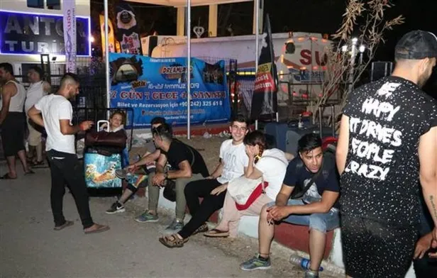 Festivale gelen İranlı turistlere bilet şoku! 50 otobüsle gelmişlerdi-1