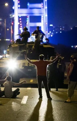 Lacivert Dergi'den 15 Temmuz'a özel sayı: Millî iradenin direnişi ele alındı!