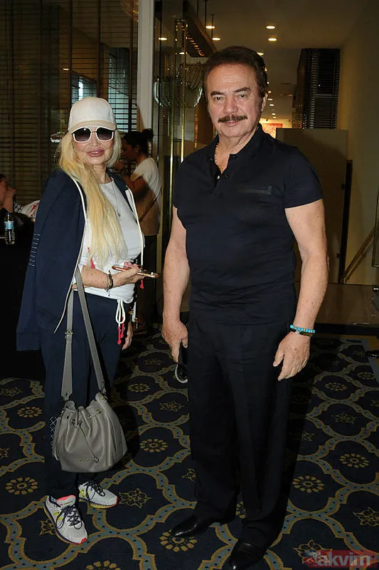 O Çok Başarılı, Çok Da İyi Yürekli. Çok Şanslıyız Böyle Bir Kızımız Olduğu İçin. Sedacım İsterse Benim De Kıyafetlerimi İstediği Gibi Dizayn Edebilir. Onun...