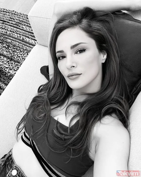 Mine Tugay dekolteli büstiyeri ile sere serpe uzanıp poz verdi! Yorum yağdı: “Abla ne zaman yaşlanmayı düşünüyorsun?” - 6