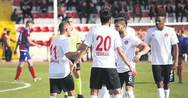 Ümraniyespor dört köşe!