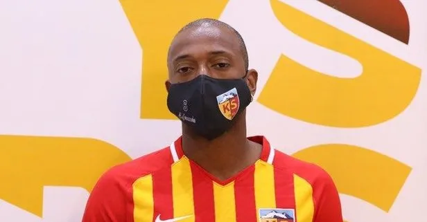 Manuel Fernandes imzayı attı