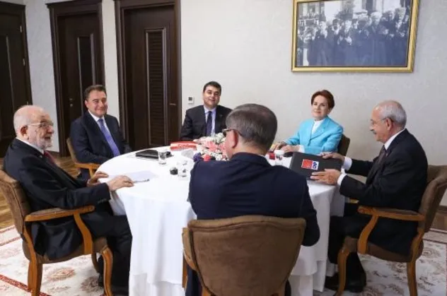 6'lı masanın yeni Cumhurbaşkanı adayı belirleyememe toplantısının ev sahibi DEVA Partisi!