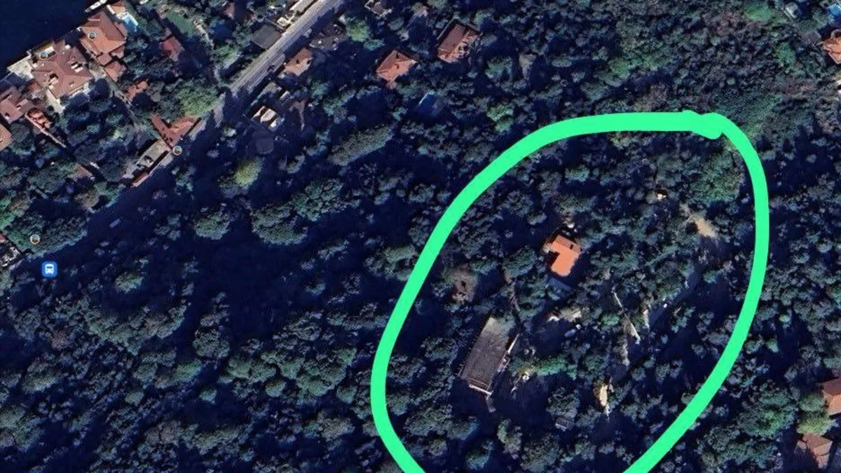 Türkiye'nin konuştuğu İstanbul Boğazı Vaniköy sırtlarındaki kaçak villa hakkında yeni görüntüler! Üsküdar Belediyesi CHP'ye geçtikten sonra ağaç katliamı
