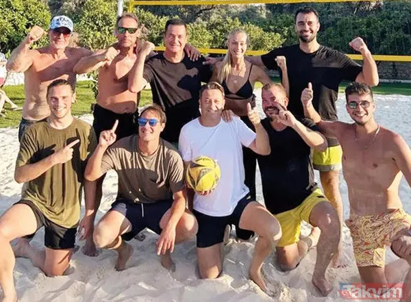 Acun Ilıcalı ve genç sevgilisi Ayça Çağla Altunkaya 'yeşil canavar'larıyla Çeşme semalarında! İrlanda yolcusu olan Acun Ilıcalı... - 2