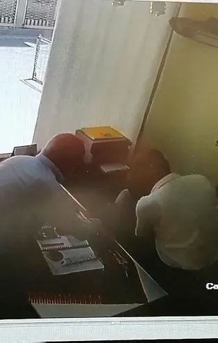 CHP'li başkan Rıdvan Karakayalı iş yeri basıp terör estirdi