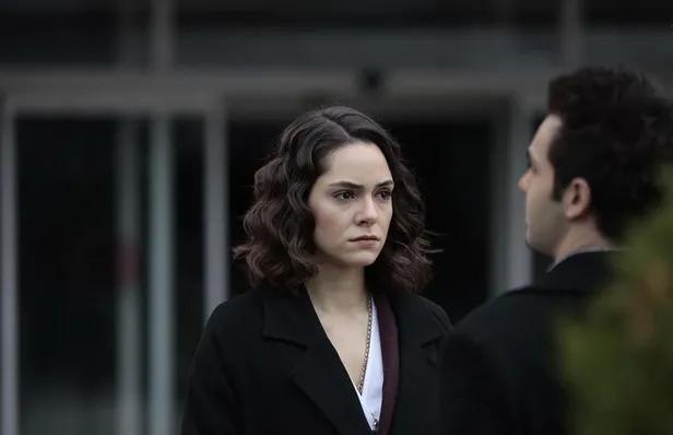 defteri-kapaniyor-gozunun-yasina-bakmayacak-baska-caresi-yok-artik-star-tvdeki-seruveni-son-bulacak-1613487595362.jpg Defteri kapanıyor gözünün yaşına bakmayacak! Başka çaresi yok Star TV'deki serüveni artık son bulacak-10