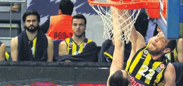 Olaylı gecede Fener’e darbe