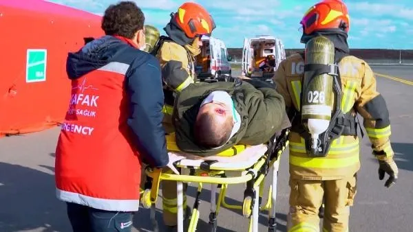 Son dakika: İstanbul Havalimanı'nda nefes kesen yangın tatbikatı gerçeğini aratmadı-3