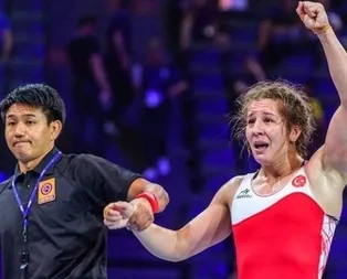 Adar sarkıntılık eden tacizciyi dövdü!