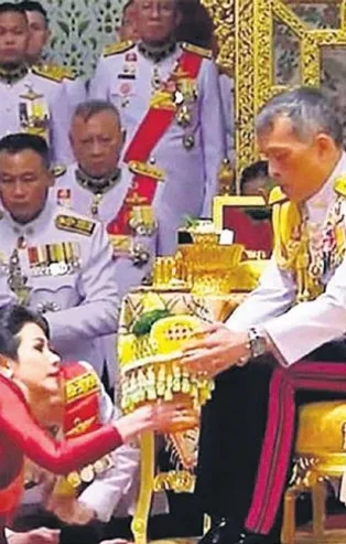 Tayland Kralı Maha Vajiralongkorn general rütbesi verdiği kız arkadaşını ‘kraliyet metresi’ ilan etti