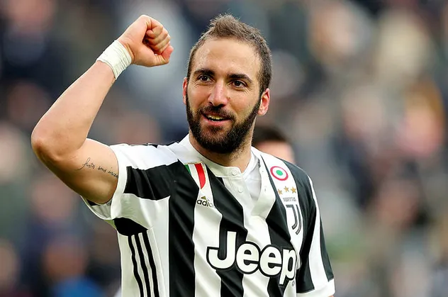 Gonzalo Higuain Milan yolunda