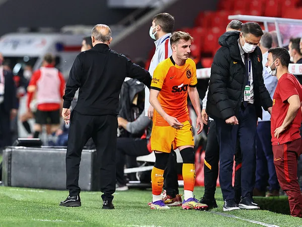 goztepeyi-3-golle-gecen-galatasarayda-fatih-terim-ben-de-yumruklarimi-sikiyorum-yutkunuyorum-1618686793564.jpg Göztepe'yi 3 golle geçen Galatasaray'da Fatih Terim: Ben de yumruklarımı sıkıyorum, yutkunuyorum-2