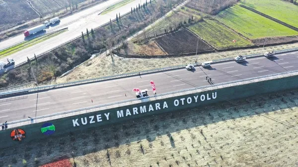 chpli-trollerin-halkalida-kaldi-dedigi-tren-cinin-xian-kentine-ulasti-1608415742043.jpeg CHP'li trollerin "Halkalı'da kaldı" dediği tren Çin'in Xian kentine ulaştı!-4