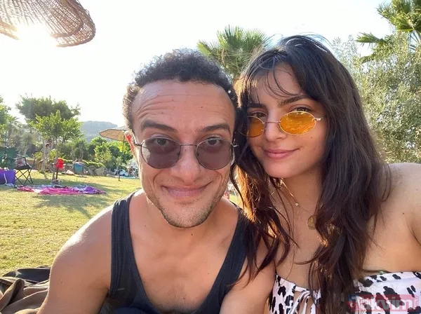 Şimdilerde Birlikte Tatil Yapan Ünlü Çiftin, Sosyal Medyada Yayınladıkları Aşk Dolu Anları İse Magazin Gündemine Bomba Gibi Düştü.