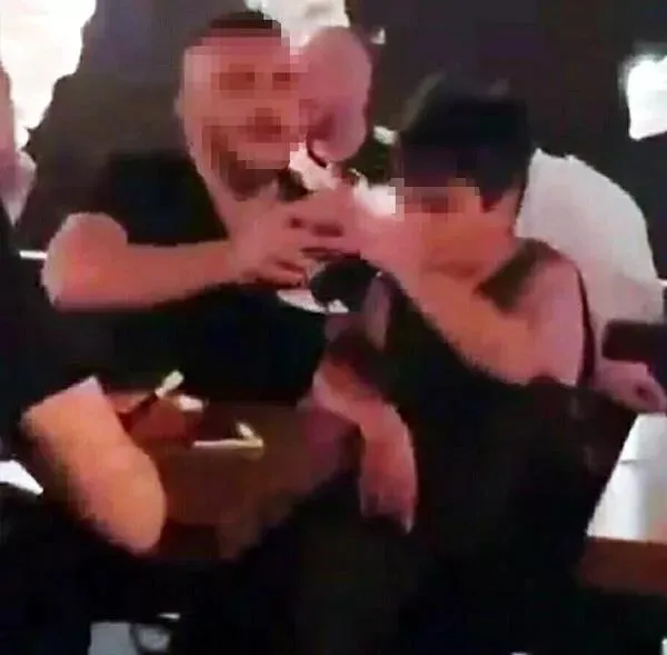 eglence-mekaninda-rezil-goruntuler-kucuk-cocuga-alkol-ve-nargile-icirdiler-1630775331397.jpeg Eğlence mekanında rezil görüntüler! Küçük çocuğa alkol ve nargile içirdiler-4