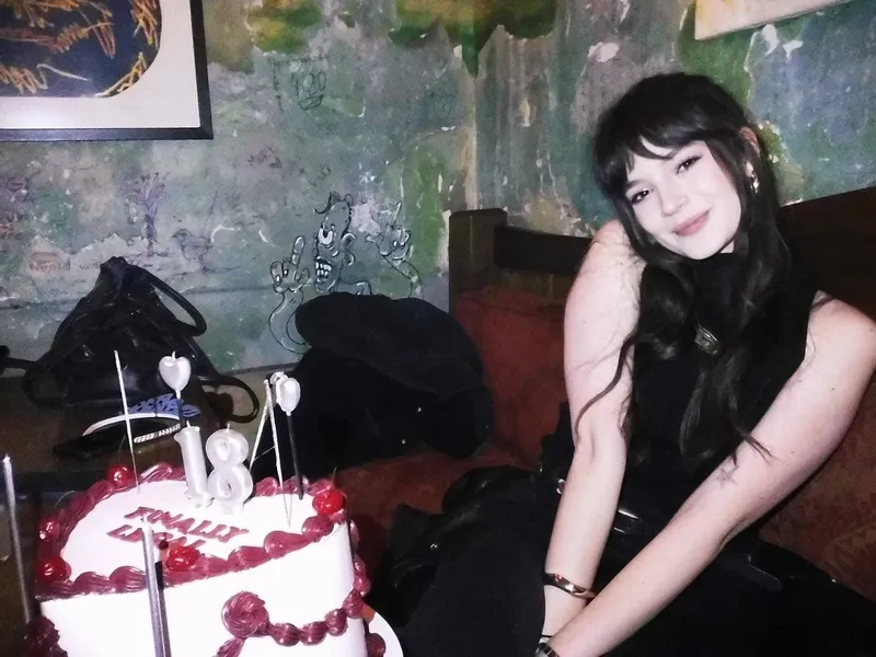 mina-demirtas-18-oldu-iste-kutlamadan-kareler-1771589756169.jpg Mina Demirtaş 18 oldu! İşte kutlamadan kareler!-3