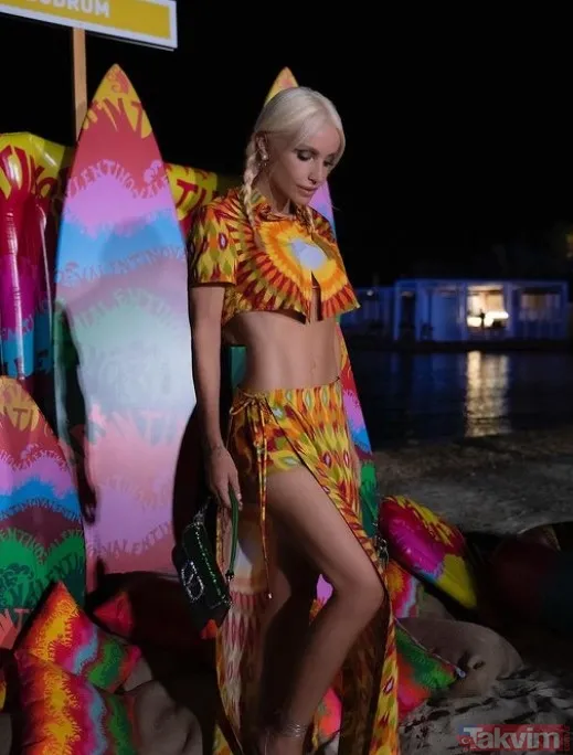 Gülşen sahne kıyafetiyle olay oldu, rezalete uydurduğu kılıfla tepki çekti: "Emzirmektir masum olan senin yaptığın teşhircilik" - 4