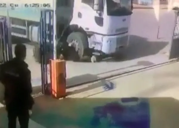 Antalya'da feci son! Motosiklet sürücüsü Ahmet'in öldüğü kaza kamerada-3