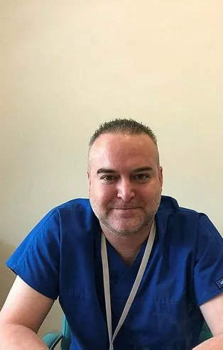 Genç doktor evinde ölü bulundu